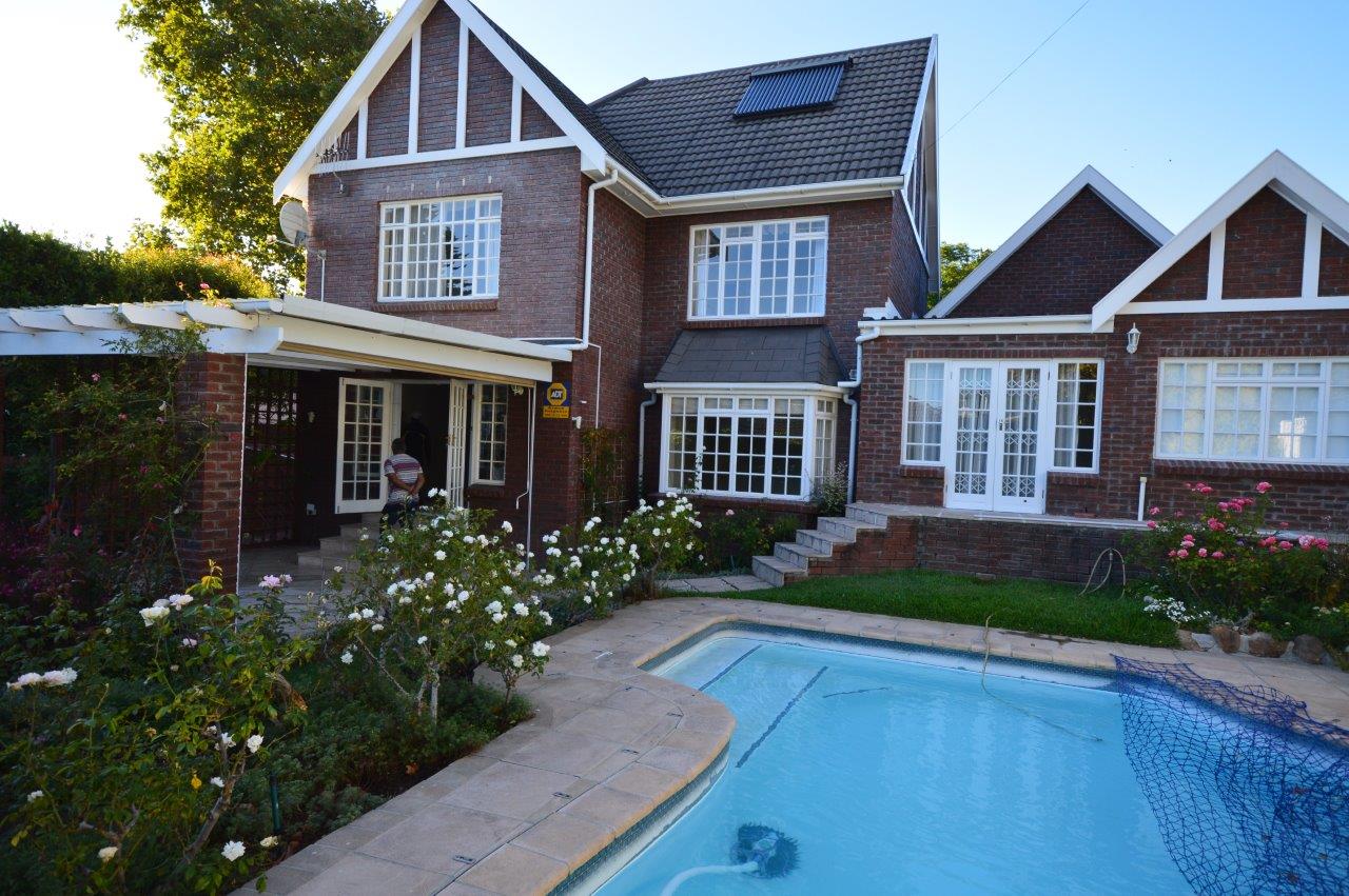Living Design - Renovation Designs and Consultations - Cape Town. Large scale renovation specialist - Wendy Holmes.